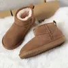 Flauschige Designer-Stiefel der australischen Marke, Plateaustiefel, Schrammen, Wollschuhe, Schaffell, echtes Leder, klassische Marke, lässige Damen-Außen-Slider-Winter-Ugglie-Stiefel