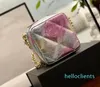 Laserowe kolorowe klasyczne pudełko sqaure torebki olśniewające kolor mini próżność pikowana matelasse łańcuch crossbody luksusowy projektant maleńkie kosmetyczne torebki