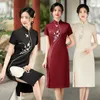 Ethnische Kleidung Sexy Perlenstickerei Satin Mandarinkragen Kurzarm Qipao Kleid Traditionelle chinesische Frauen Knielang Cheongsam