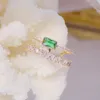 Anelli a grappolo Anello da donna in cristallo verde smeraldo della Boemia Doppio strato Zircone trasparente Elegante bijoux Fidanzamento con dito Natale 283g