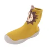 Babyschoenen Baby Boy Girl Cartoon Warme vloersokken Rubberen zool Schoenen Antislip Walker Kindersneakers Schoen