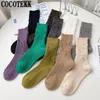 Frauen Socken Modetrendy Kreatives perforiertes Frauen solider Harajuku Retro Long Trend Street weich atmungsaktiv