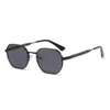 30B092 Designerskie okulary przeciwsłoneczne Mężczyzna Kobiety Goggle Beach Metal Słońce Szklanki przeciwsłoneczne retro okulary przeciwsłoneczne Big Square Metal Rame European and American Sun Shades