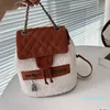 المصمم الكلاسيكي Diamond Lattice Lambswool Backpack Autumn Winter Fashion Women Bag Bag Double Letter Ladies Landial