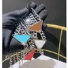 Pendentif Colliers Triangle inversé P Collier Hommes et Femmes Universal Punk Style Personnalité Tendance Chic Bijoux De Luxe Cadeaux240i