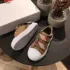 Designer de luxo garoto corrida sapato multi cor xadrez impressão bebê menina tênis treinadores sapatos tamanho 26-35 crianças escola ginásio tênis menino