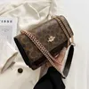 90 ٪ من Outlet Store حقيبة نسائية عالية الجودة 2023 سلسلة جديدة من Crossbody متعدد المقصورة حقيبة ظهر صغيرة على نمط المربع رقم 7452