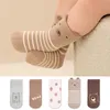 Barnstrumpor Milancel Baby Cartoon Socks Kids Cute Bear Flower Socks 5pairs mycket 231016