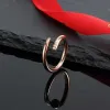 Tasarımcı Aşk Yüzüğü Lüks Tırnak Yüzükleri Kadınlar Erkekler Titanyum Çelik Alaşım Altın Kaplama Process Moda Aksesuarları Asla soluk