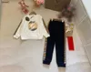 Lyxdesigner Baby Autumn sätter barnens spårdräkter Storlek 90140 cm 2st Multi Color Plaid Stitching Design för långärmade tröjor och byxor augusti