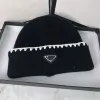Designer Beanie para Mulheres Chapéus de Inverno Mens Moda Lacework Triângulo Crachá Senhoras Chapéu De Malha Quente Cap Casal Esportes Ao Ar Livre Bonnet Caps -6