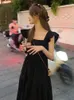 Abiti casual Colletto quadrato nero Midi per donna Mori Girl Style Minimalist Chic Summer Fashion Flying Sleeve Temperamento College Ins