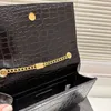 Bolso pequeño de diseño Bolsos cruzados para viajes Bolsos de hombro de cuero para mujer Bolso con borlas con cadena dorada Bolso de trabajo clásico Bolsos baratos Bolso cruzado Bolsos de lujo