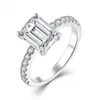 Lyxiga fina smycken Dainty Diamond Ring Emerald Cut Iced Out D VVS Moissanite Ring For Women Wedding Engagement Smycken