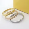 Europe Amérique Mode Style Dame Femmes Titane acier Gravé F Initiales Évider Large Bracelet Bracelets 3 Color331z