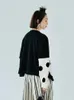 여자 니트 티 이마코 코니 원래 디자인 롱 슬리브 카디건 캐시미어 재킷 폴카 도트 흑백 패치 워크 포켓 크롭 탑 231016