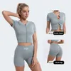 Lu Lu Yoga Jumpsuit Bodysuit Set Ribbed Seamless Workout Set dragkedja Top Set Sport Scrunch Shorts Womens Activewear Set för Jogging Gym Lememm