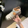 Sandálias bonito dedo do pé redondo mulheres tornozelo fivela sapatos de verão designer de luxo apartamentos clássico preto branco sapato moda praia chaussures