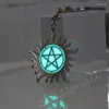 Hänge halsband rostfritt stål övernaturligt pentagram sol glöd i de mörka hängsmyckena kvinnor män pojke flickor gåva