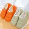 Pantoufles Pantoufles en peluche imperméables pour femmes, chaussures d'hiver en fourrure de ménage, fond épais, imperméables et chaudes, chaussures de Couple pour femmes 231016