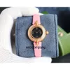 Kvinnor tittar på Cleefly Fashion Wristwatch Vanly Luxury Charms Clover Light Liten High End Fashionable Elegant and Exquisite New Ladies 2it5