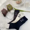 Chaussettes Hosiery Designer petit x marquage à chaud avec des chaussettes à tube moyen à double aiguille en diamant, célébrité exquise, style universitaire, couleur unie femme 8SGB