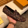 40 Stil Große Größe 38-46 Klassische Herren-Lacklederschuhe Schwarze Fliege Kleidschuhe Luxus-Designer-Strass-Männer-Loafer-Freizeitschuh