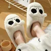 Slippels vrouwen Halloween Gotic Home Fur Slipper Winter pluche Warm Indoor Katoen schoenen Leuke grappige Ghost Skull Dikke Sole Soft Slides 231017