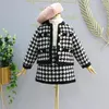 Conjuntos de roupas 2023 meninas clássico xadrez conjunto cardigan jaquetas saias bebê menina crianças elegantes 2pcs ternos crianças roupas de outono