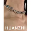 Choker Huanzhi Punk Retro Button Star Pendant Necklace Trendy Delicate Silver Color Unisex Personliga lyxsmycken för kvinnor