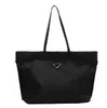 Luxus Designer Marken Einkaufstaschen Frauen Triangle Label Wasserdichte Freizeit Reisetasche Große Kapazität Nylon Mama Tote P2301017