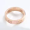 Designer di moda Lusso Anello in oro rosa argento Anelli in oro lettera di marca Moda Acciaio al titanio inciso Lettera Modello Anello di design Praty da sposa Taglia 5-10 anelli