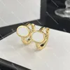 Orecchini in oro Eardrop da donna chic con lettera ad incastro per orecchini da festa vuoti da donna