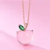 Wisiorki Śliczne kryształowe różowe naszyjniki w zawieszki jabłek dla kobiet biżuteria