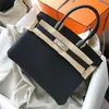 トートレーシングハンドバッグカウハイドとライチパターンの同じスタイルのレザーバッグOneshoulder Crossbodyキャリー付きロゴ