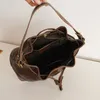 Borsa a secchiello piccola alla moda da donna in vera pelle conciata al vegetale con coulisse, tracolla in pelle di vacchetta da donna di alta qualità