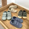 Atletische Outdoor Unisex 2023 Nieuwe All-Match Kind Meisje Sneakers Platte Hak Kinderschoenen voor Kinderen Jongens Leerlingen knop Canvas Baby Schoenen Kinderen F08123L231017