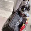 Borsa a mano da donna in vera pelle Stessa tracolla Messenger in coccodrillo platino Outlet hanno il logo