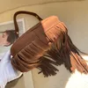 Ava Fringe designer Underarm Bag Couro Marrom Corrente Besace Crossbody Bag Fringe Shoulder Bag Bolsa Bolsa Elegante Carta fivela selo magnético Retro mas elegante