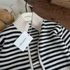 سترة Pullover للأطفال الأولاد والفتيات الموضة البسيطة شريط Cardigan Cardigan Baby Zipper Coat 231017