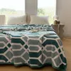 Coperte Coperta spessa Coperta in pile di flanella stampata reattiva stile geometrico per letti singoli/Queen/King Plaid in peluche Divano letto a quadri 231013