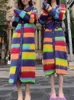 Urban sexy jurken regenbooggestreepte gebreide jurk voor dames in herfst en winter Frans high-end gevoel gecombineerd met dopamine lange trui-rok 231017