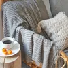 Cobertores Nordic Simples Sólido Sofá Cobertor Office Nap Confortável Colcha Soft Homestay Decoração Cobertor Grosso Inverno Malha Xale 231013