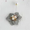 Broche fleur camélia faite à la main, ras du cou, avec perles, accessoires de revers pour col de chemise, boutonnière de mariage B937