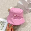 Designer Pu Bucket Hat Leather Pink Caps Winter Cap Bonnet Down Feather Hats for Mens Women Fashion Letter Brooch Casual Beanie Bonnets Caps Design Accessories