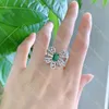 Luxury Womens Emerald Ring Designer Förlovningsringar för kvinnor högkvalitativa damring smycken födelsedag valentin julklapp