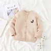 Manteau en duvet 2023 Garçons en bas âge Pull tricoté Cardigans pour bébés Vêtements d'extérieur Lettre Printemps Automne Vêtements pour enfants Enfants Filles Veste en tricot 231017