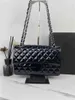 Tasarımcı çantası 22s Klasik Çift Flip Omuz Çantaları Lüks Kadınlar Zincir Metal Donanım Çantaları Koyun Dinili Elmas Kapitone Siyah Kapitonlu Çılgın Sacoche Sacoche Lmbskin