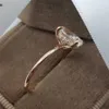 Anelli a fascia di lusso 1 7CT taglio ovale solitario anello in oro rosa colore nascosto Halo anelli di pietra di cristallo per le donne festa di nozze Cool Jewel3097