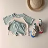 Zestawy odzieży Summer Baby Ubrania chłopcy dziewczyny urocze kontrast patchwork krótkie rękawowe koszulki i spodnie 2pcs dla dzieci mody cukietki kolorowe